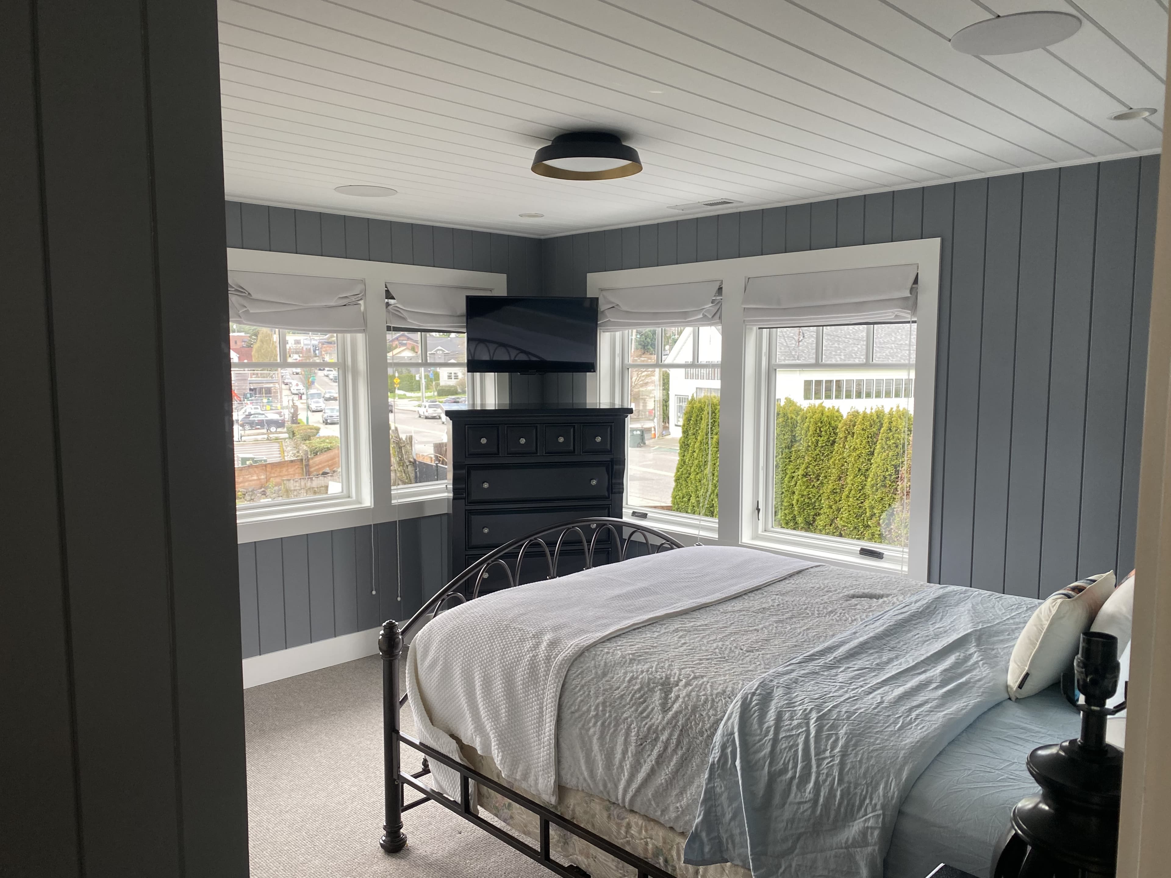 Clean and tidy bedroom